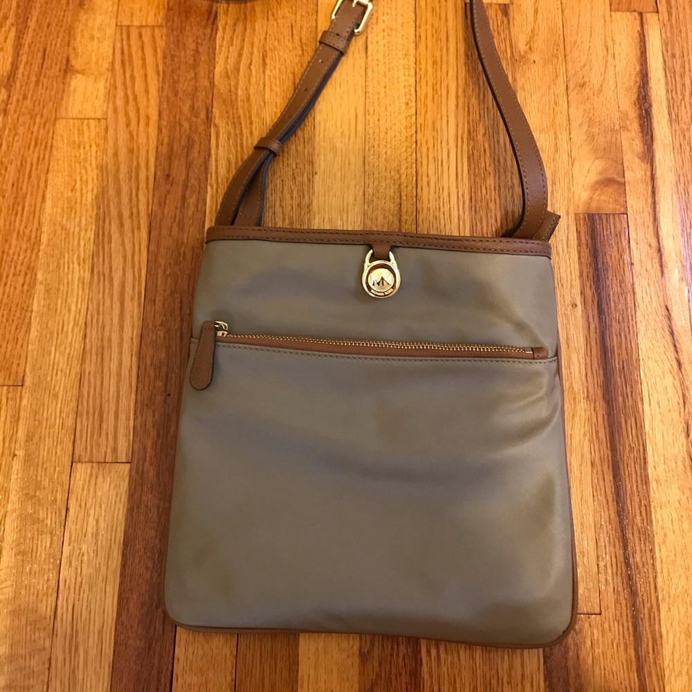 Michael Kors Kempton Nylon Crossbody (Olive Green)